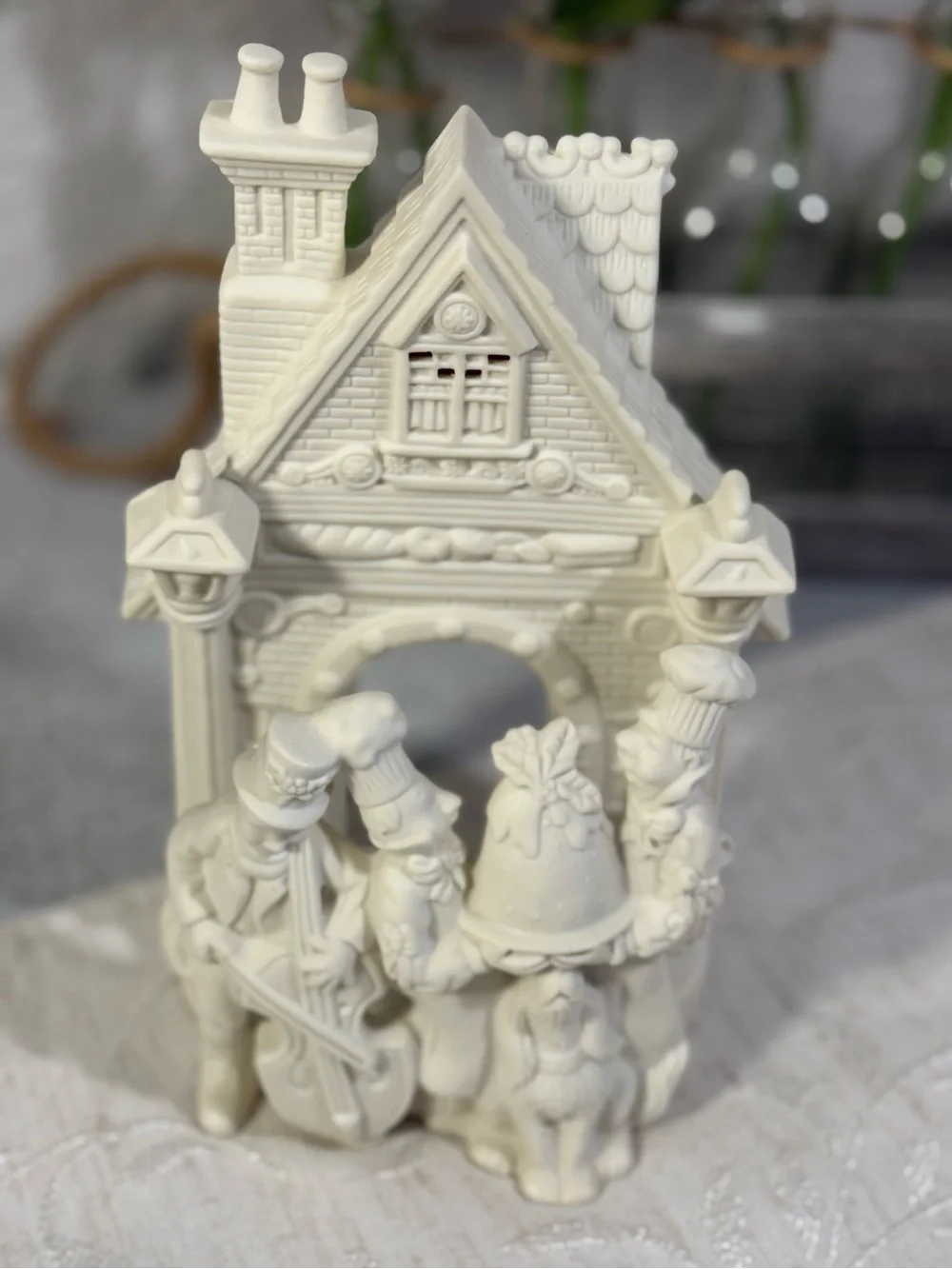 VTG PartyLite P7123 Bakery Carolers Bisque Porcelain Tealight Holder NIB